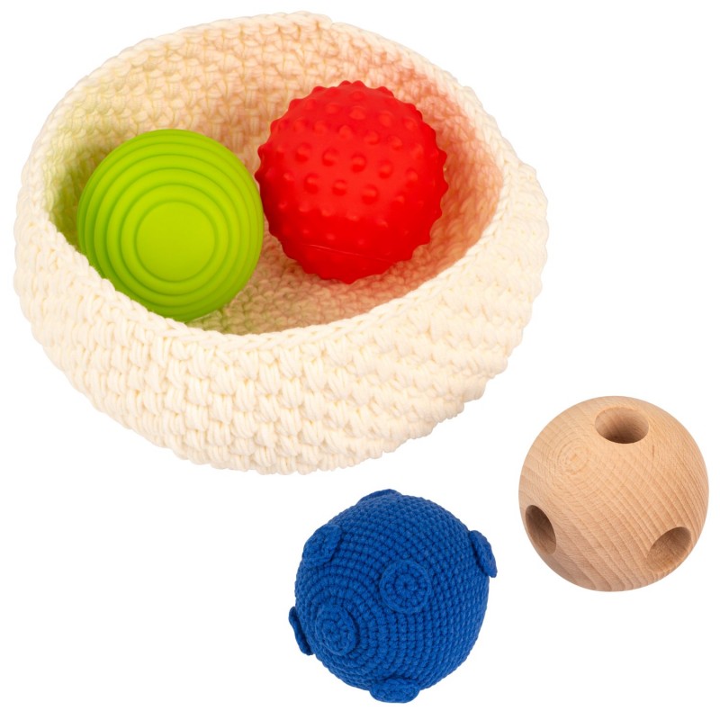Basket with balls