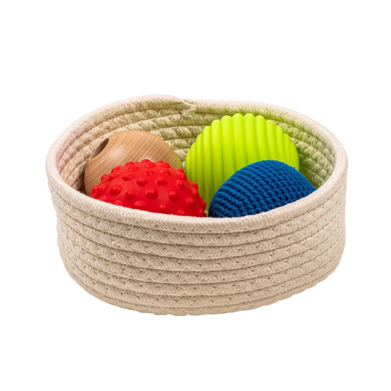 Korb mit Bällen