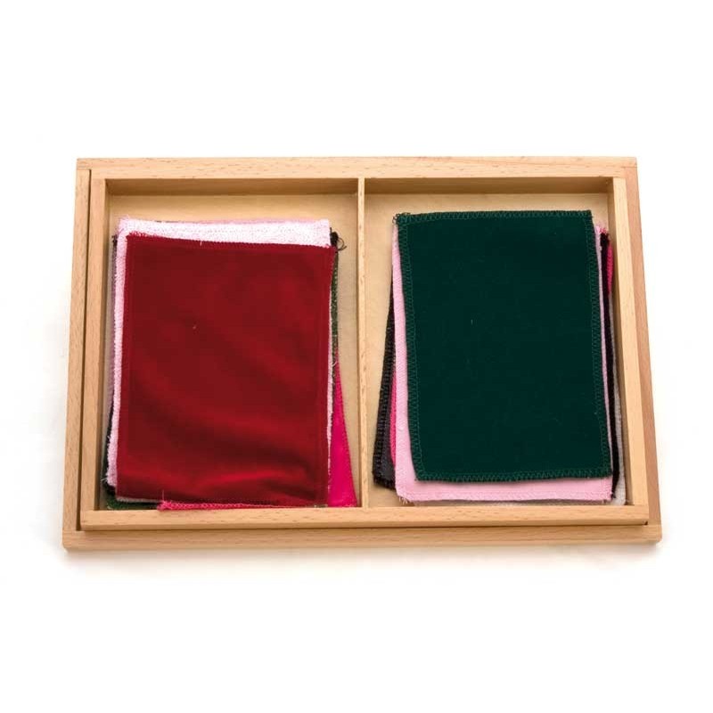 Kasten mit Stoffen