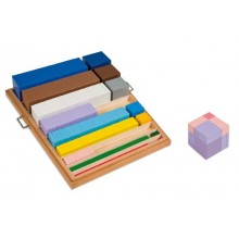 Kasten mit Würfeln und Quadraten